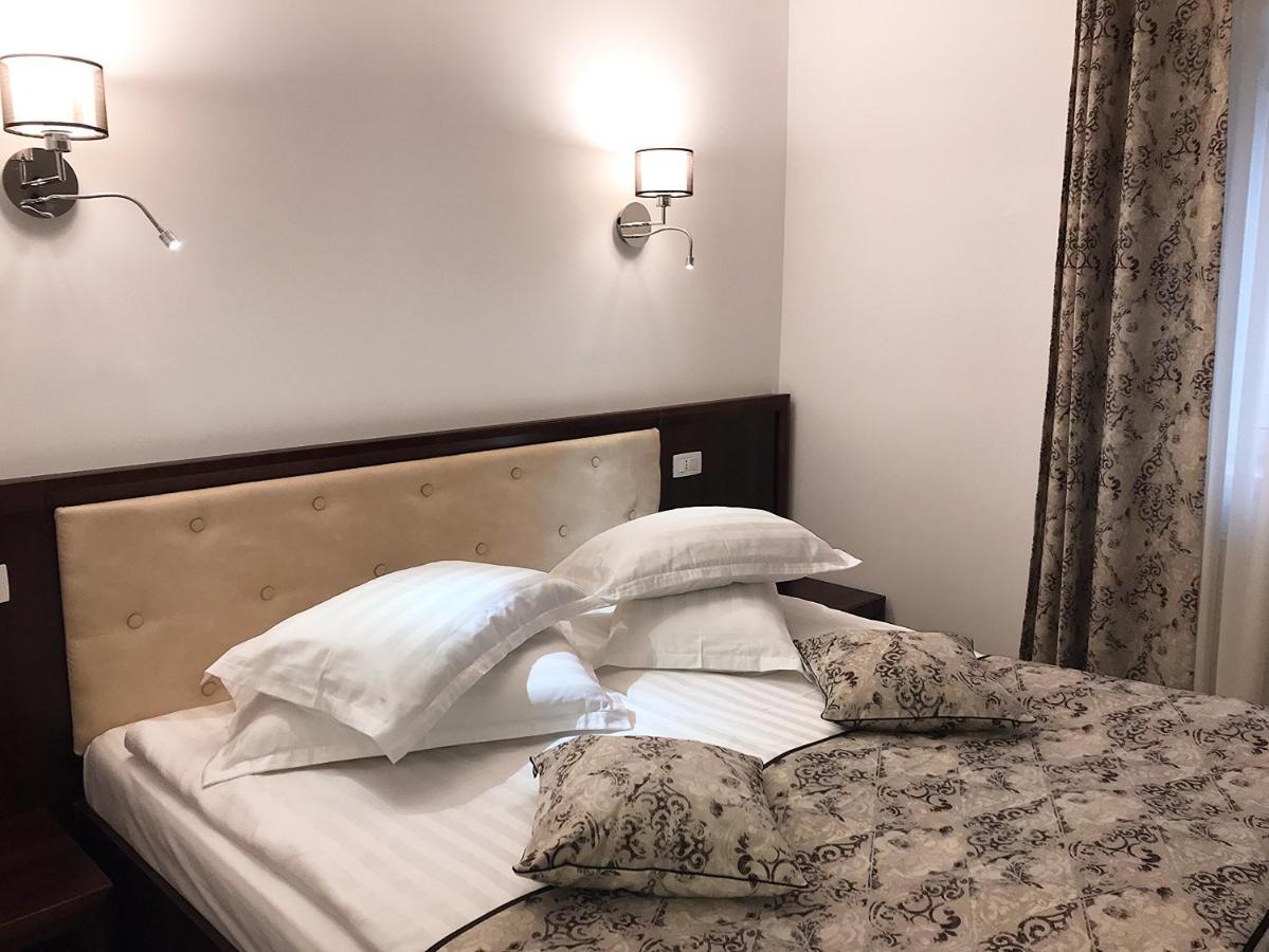 Casa Pino Hotel Brasov Bagian luar foto