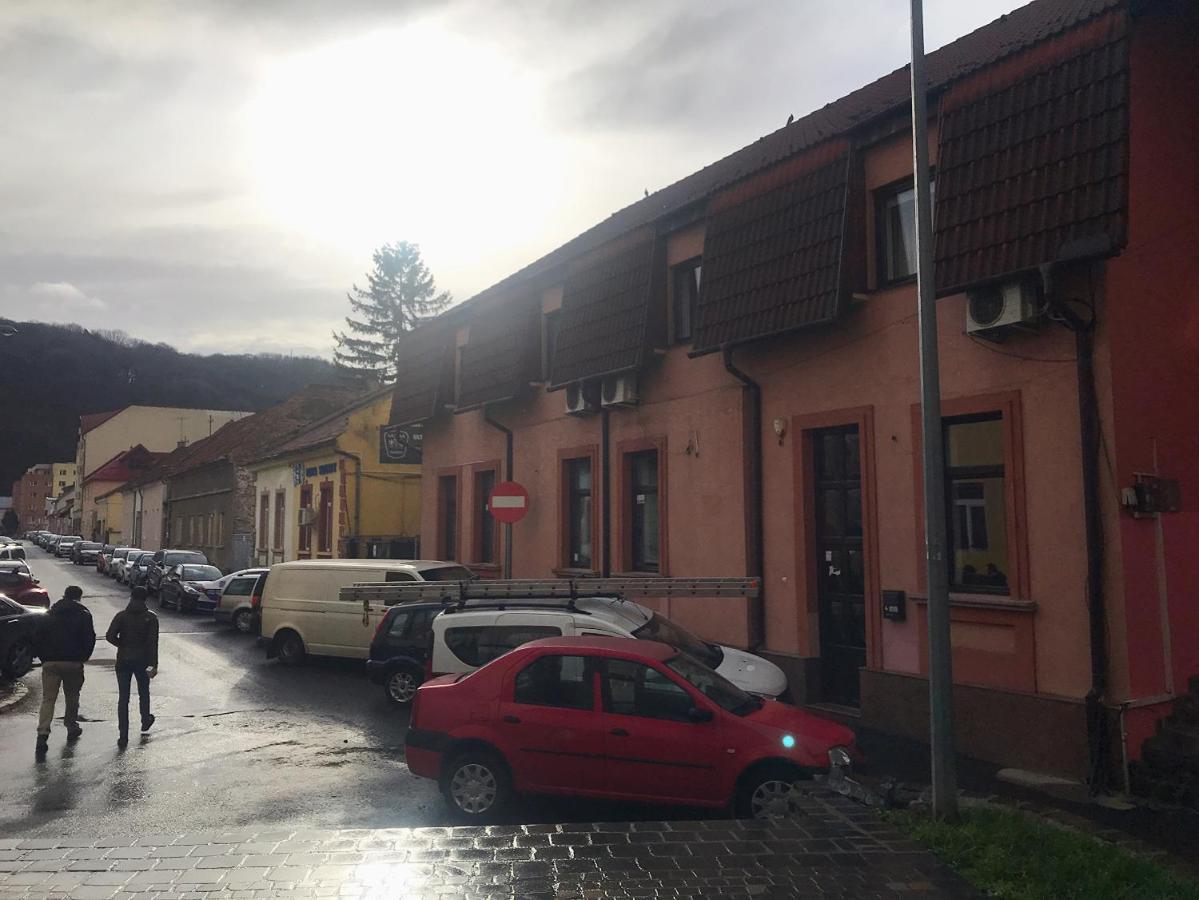 Casa Pino Hotel Brasov Bagian luar foto