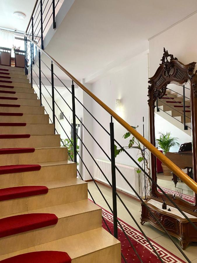 Casa Pino Hotel Brasov Bagian luar foto