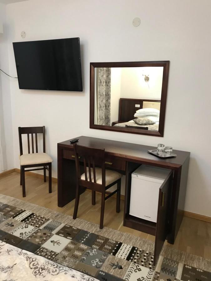 Casa Pino Hotel Brasov Bagian luar foto