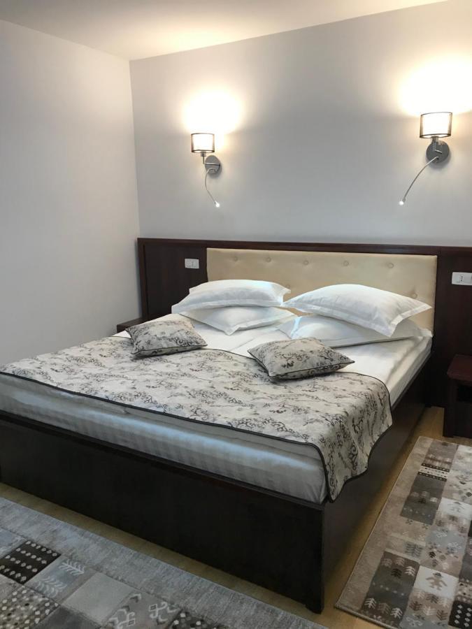 Casa Pino Hotel Brasov Bagian luar foto