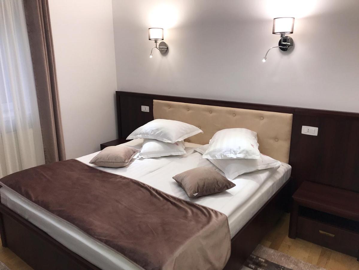 Casa Pino Hotel Brasov Bagian luar foto