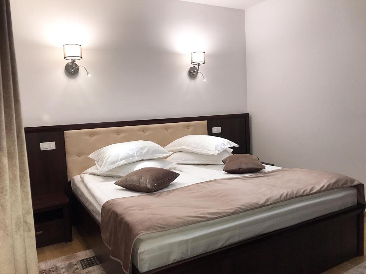 Casa Pino Hotel Brasov Bagian luar foto