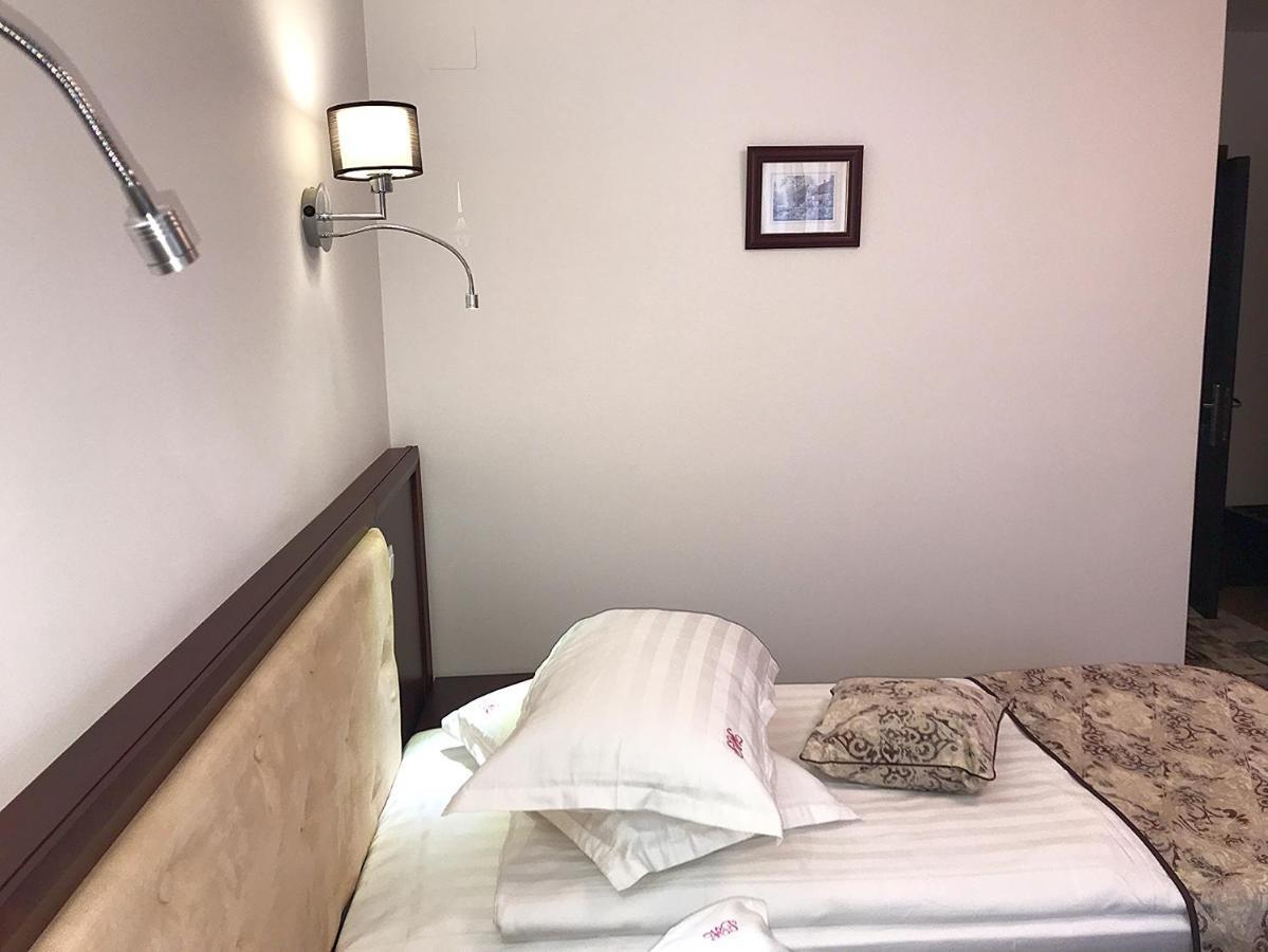 Casa Pino Hotel Brasov Bagian luar foto
