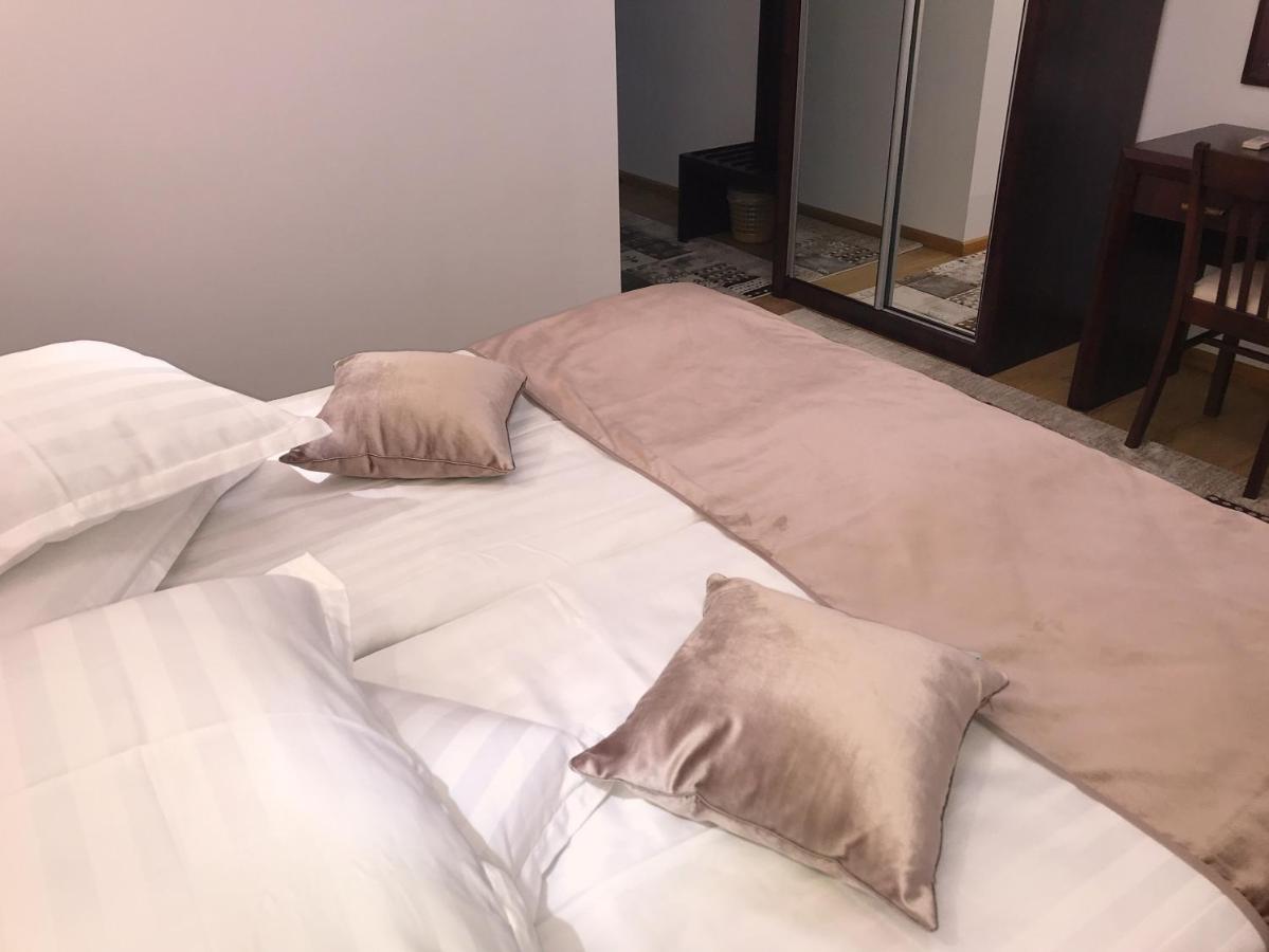 Casa Pino Hotel Brasov Bagian luar foto