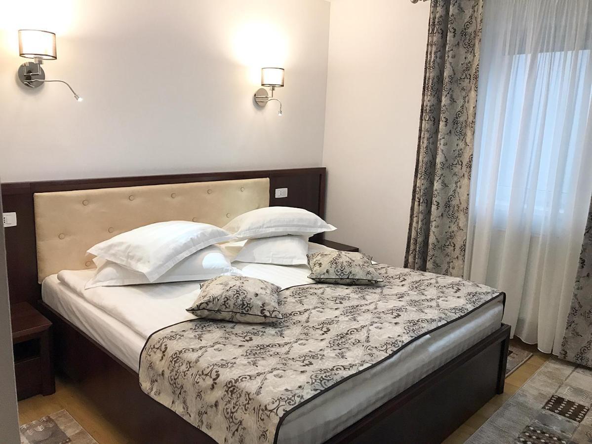 Casa Pino Hotel Brasov Bagian luar foto