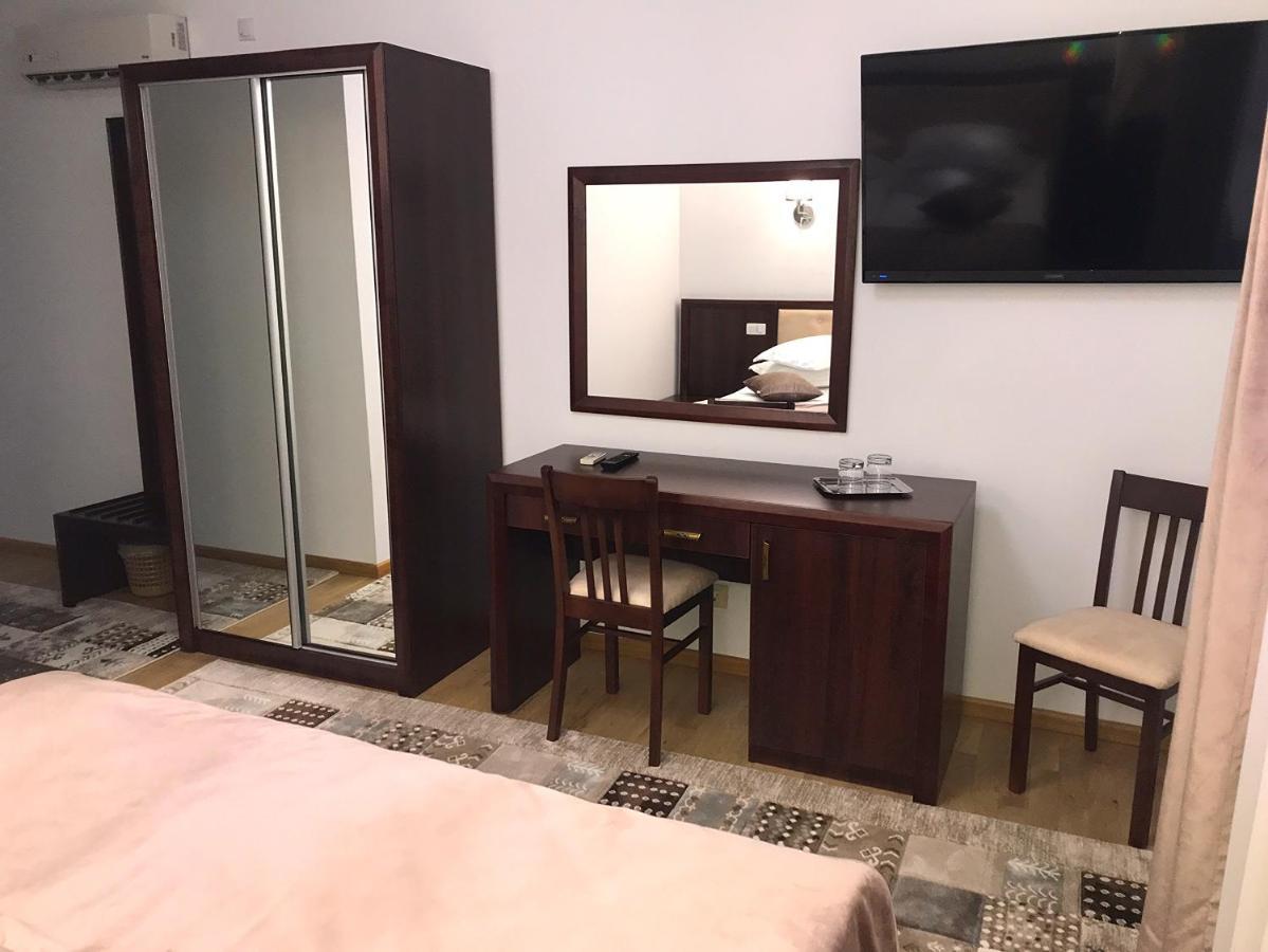 Casa Pino Hotel Brasov Bagian luar foto